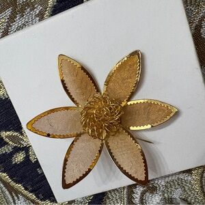 Elegant Gold Flower Brooch